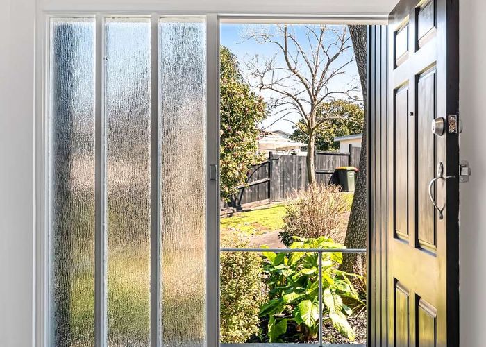  at 24 Leaver Place, Weymouth, Manukau City, Auckland