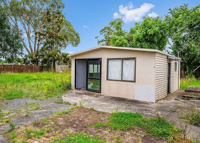  at 5 Tacon Place, Mangere, Auckland