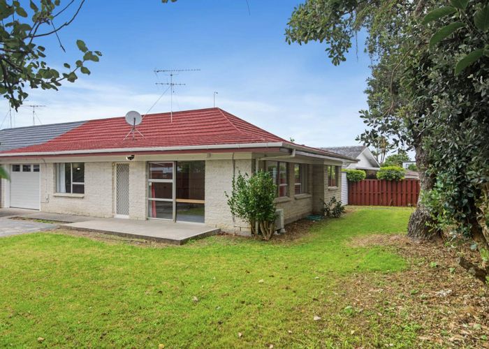  at 2/6 Tina Place, Sunnyhills, Manukau City, Auckland
