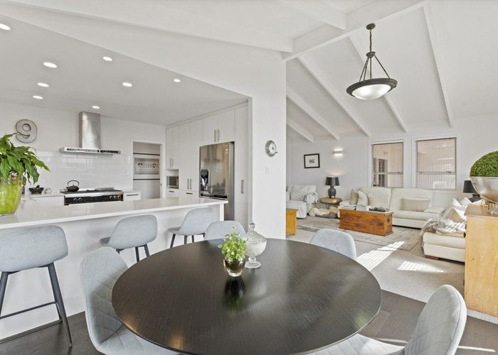  at 9 Fratley Avenue, Farm Cove, Manukau City, Auckland