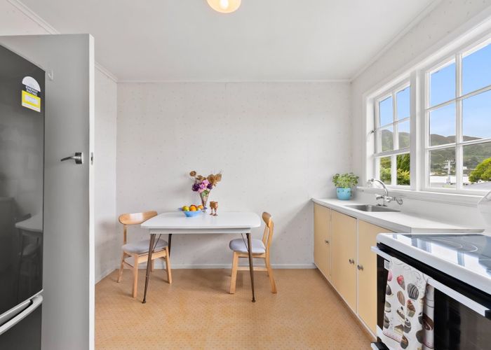  at Flat 6/95 Whites Line East, Waiwhetu, Lower Hutt, Wellington