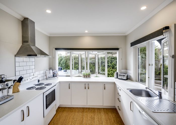  at 27 Thompson Road, Bluff Hill, Napier