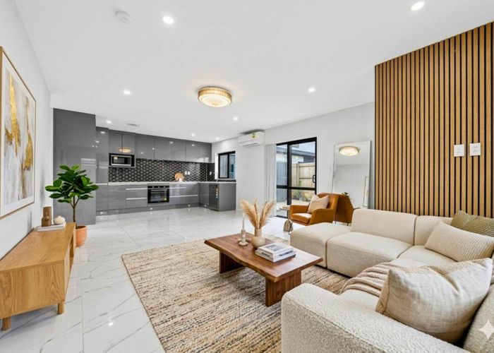  at 2/12 Landon Avenue, Papatoetoe, Manukau City, Auckland