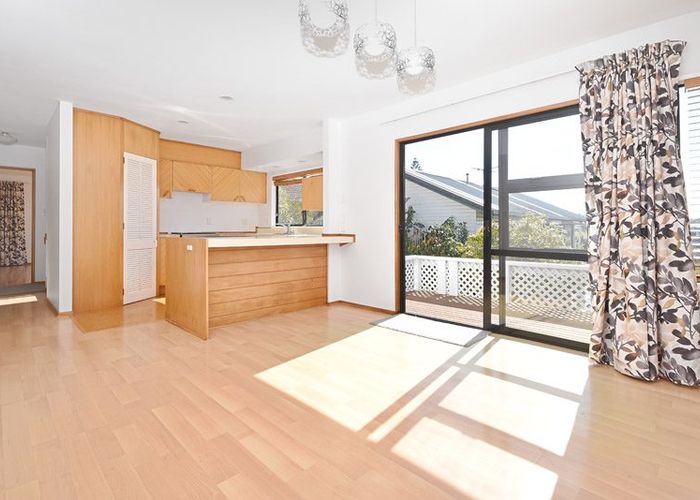  at 2/48 Corunna Road, Milford, Auckland