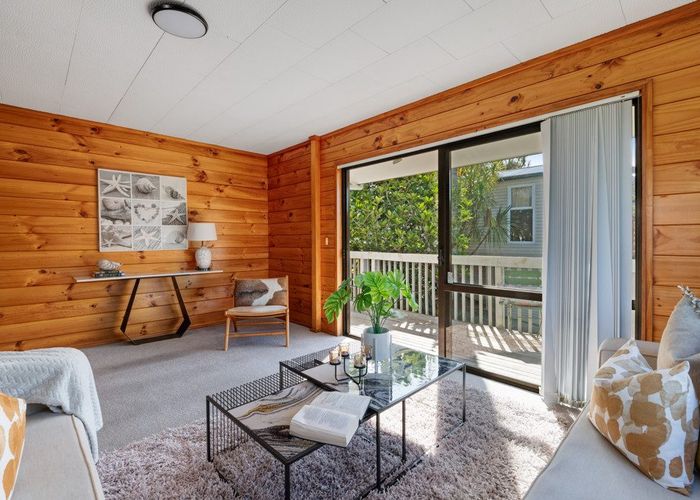  at 16 Noeleen Street, Glenfield, North Shore City, Auckland