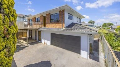  at 2/7 Deuxberry Avenue, Northcote, Auckland
