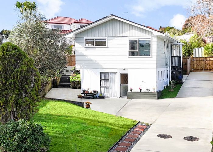  at 6 Waari Avenue, Sunnyvale, Waitakere City, Auckland