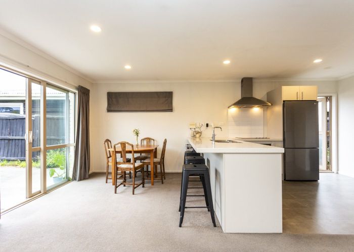  at 2/274  Burwood Road , Burwood, Christchurch City, Canterbury