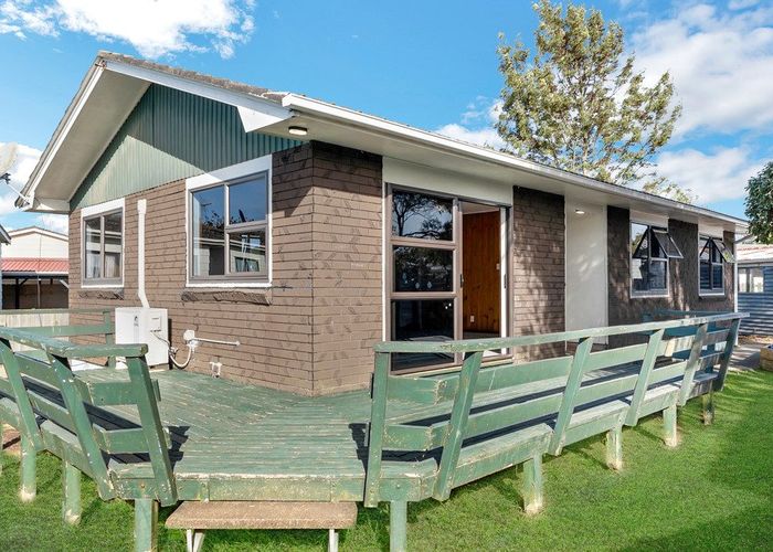  at 16 Ulay Place, Clover Park, Auckland