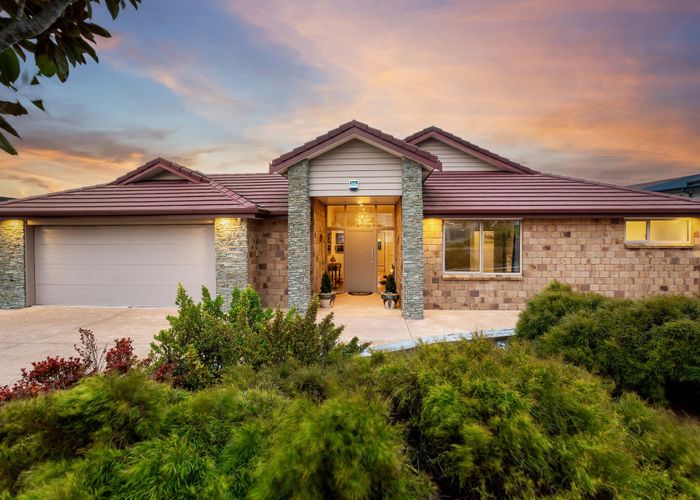  at 9 Hollyford Place, Aotea, Porirua, Wellington