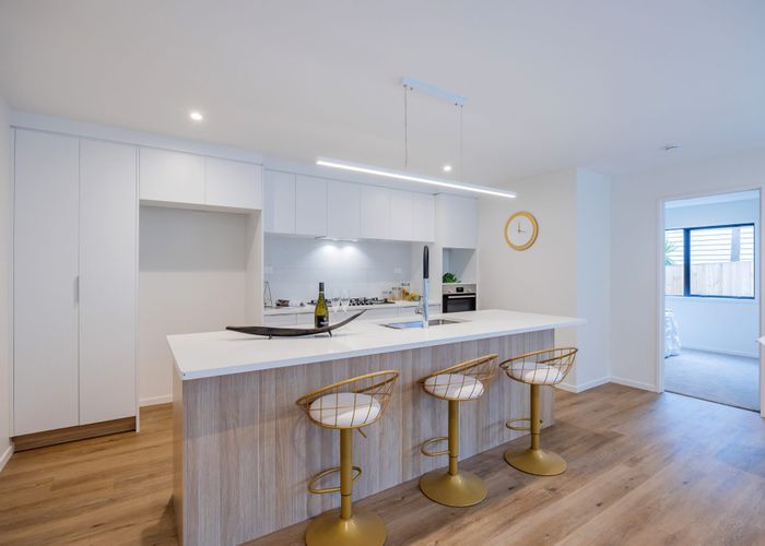  at 2/5 Marsh Avenue, Forrest Hill, North Shore City, Auckland