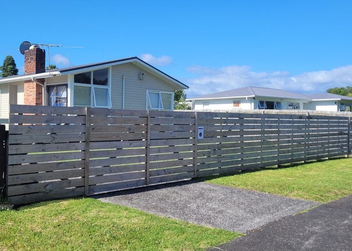  at 9 Brennan Avenue, Te Atatu Peninsula, Waitakere City, Auckland