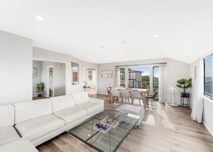  at 10 Beach Road, Mellons Bay, Manukau City, Auckland