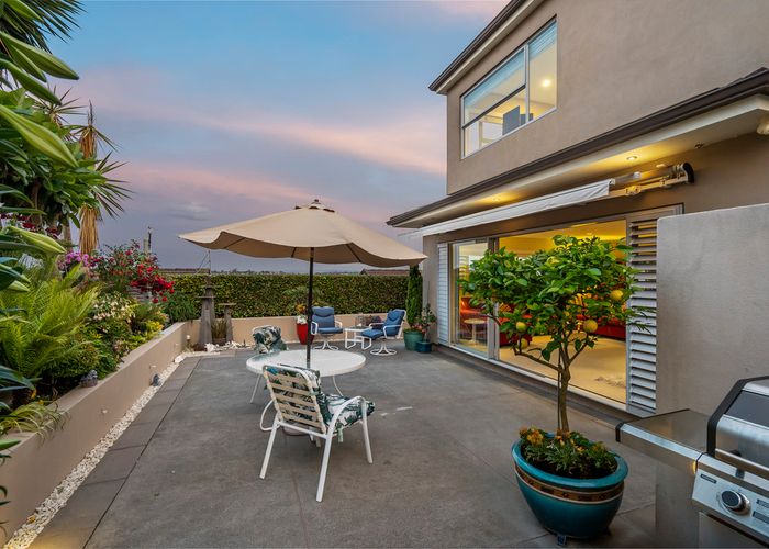  at 72A Bradbury Road, Botany Downs, Auckland