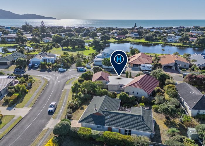  at 2 Marewa Place, Waikanae Beach, Waikanae