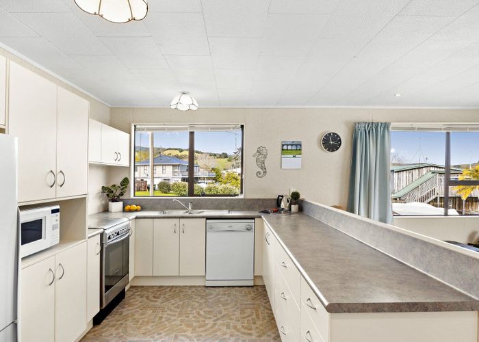  at 18 Cottonwood Place, Kawakawa Bay, Manukau City, Auckland