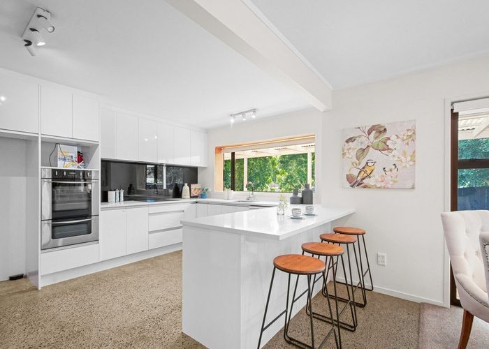  at 16 Redlands Grove, Swanson, Auckland