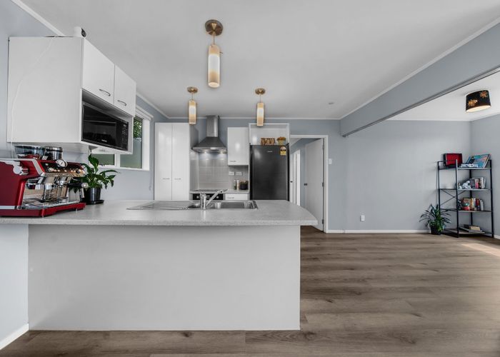  at 2/10 Norrie Smith Avenue, Flat Bush, Manukau City, Auckland