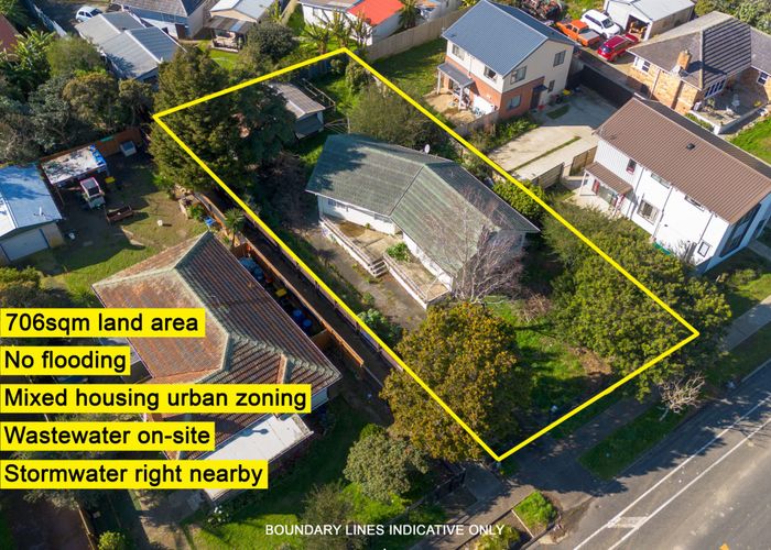  at 8 Friesian Drive, Mangere, Auckland
