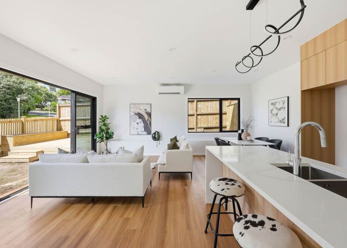  at 8 Weetman Drive, Browns Bay, North Shore City, Auckland