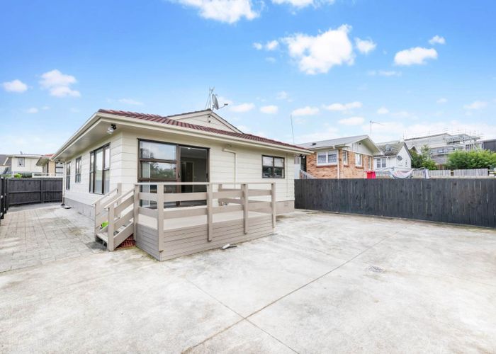  at 1/40 Swaffield Road, Papatoetoe, Auckland