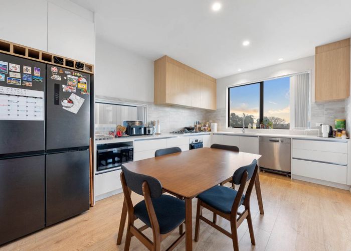  at 6C Tiroroa Avenue, Te Atatu South, Waitakere City, Auckland