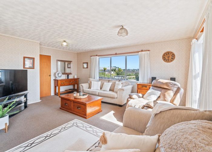  at 1/8 White Heron Drive, Massey, Waitakere City, Auckland