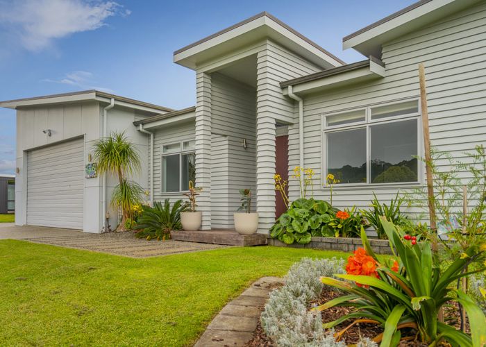  at 4 Hawk Hill Crescent, Cooks Beach, Whitianga
