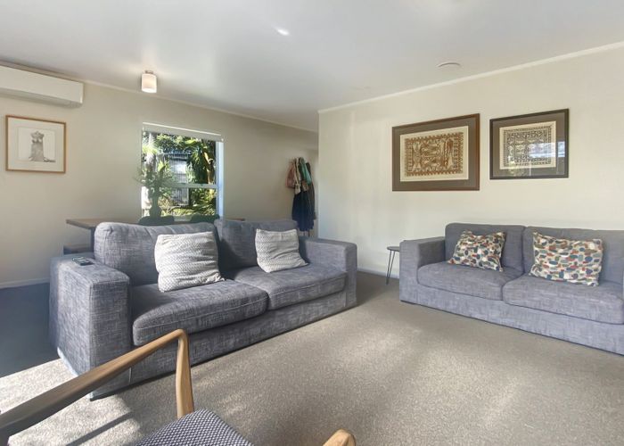  at 2/24 Amberley Avenue, Te Atatu South, Waitakere City, Auckland