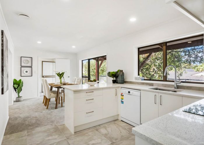  at 90 Porritt Avenue, Chatswood, Auckland