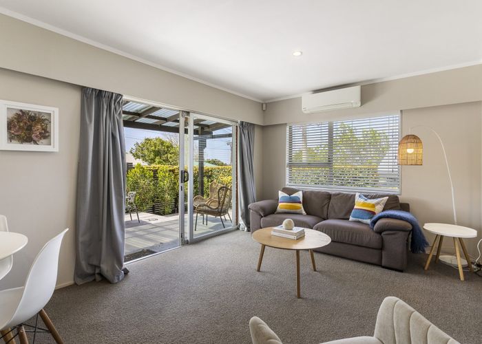  at 2/13 Tawa Road, Onehunga, Auckland
