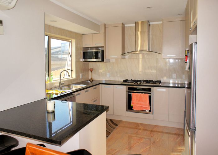  at 4/10 Lowburn Place, Flat Bush, Manukau City, Auckland