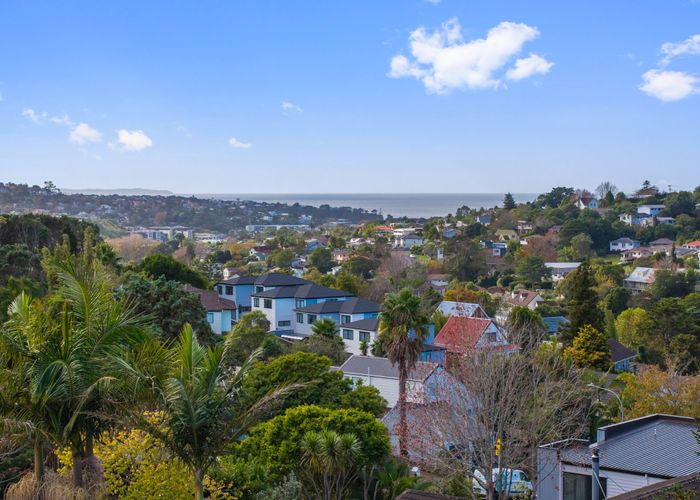  at 121 Oaktree Avenue, Browns Bay, North Shore City, Auckland