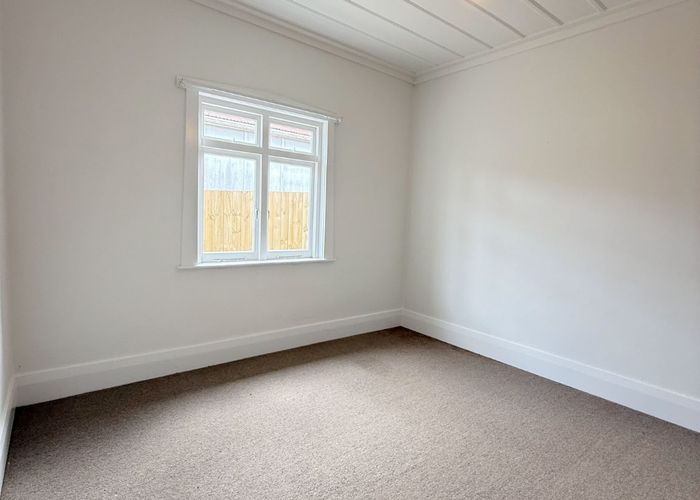  at 12 Hutchinson Ave, New Lynn, Waitakere City, Auckland