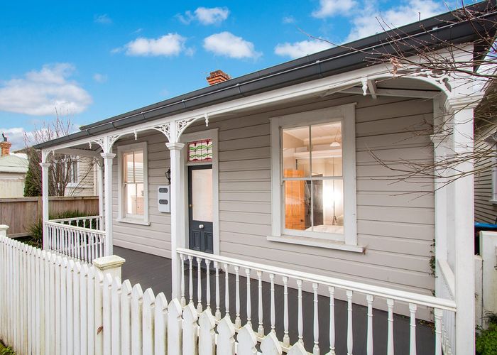  at 4 Graysons Lane, Mount Eden, Auckland City, Auckland