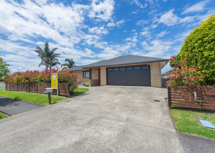  at 2 Raabia Close, Parakai, Helensville