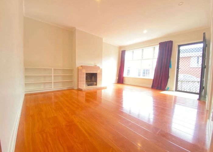  at 2/3202 Great north Road, New Lynn, Waitakere City, Auckland