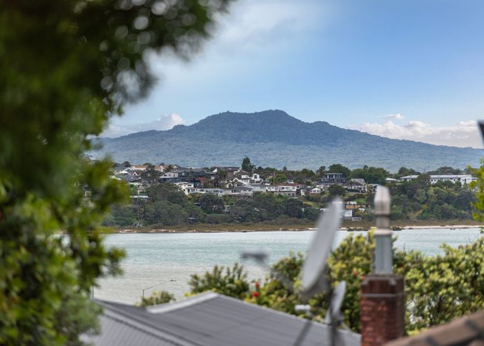  at 1/95 Sylvan Avenue, Northcote, Auckland