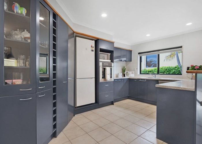  at 9 Canonbie Place, East Tamaki Heights, Auckland