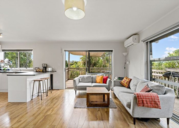  at 2/247 Wairau Road, Totara Vale, North Shore City, Auckland