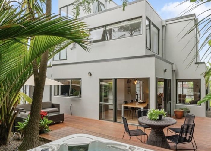 at 42 Merani Street, Narrow Neck, Auckland