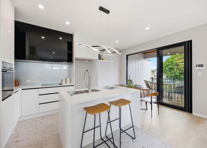  at 8 Beach Road, Te Atatu Peninsula, Waitakere City, Auckland