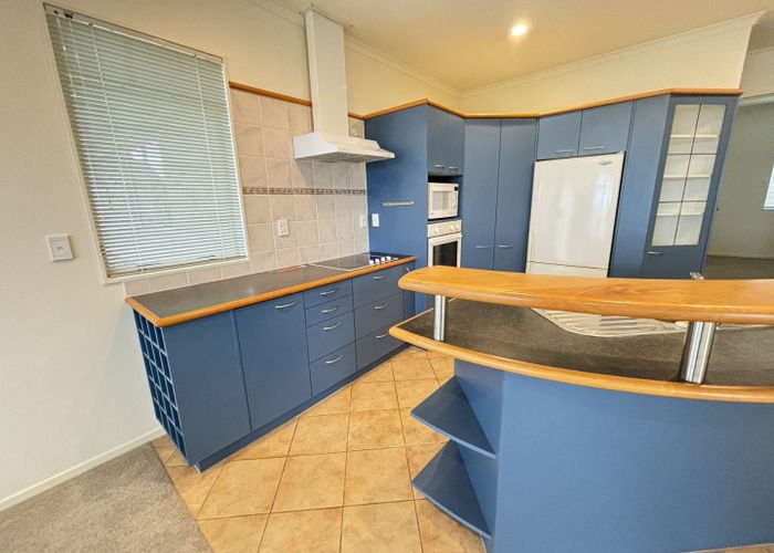  at 8 Rosebay Rise, Henderson, Auckland
