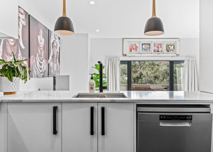  at 11/19 Langana Avenue, Browns Bay, North Shore City, Auckland
