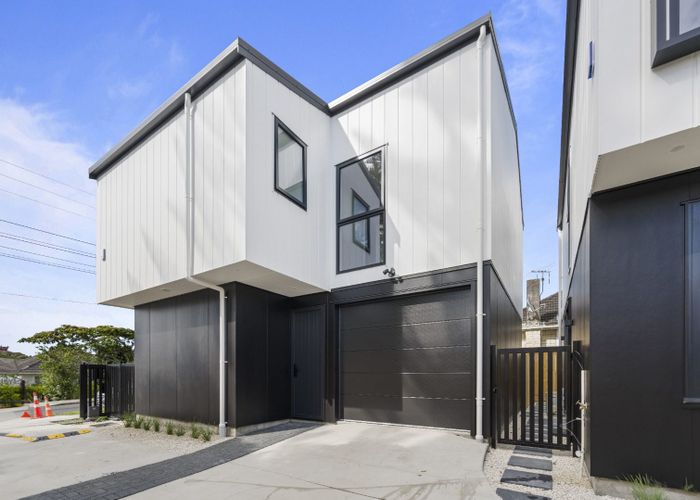  at 4B Roberts Road, Te Atatu South, Waitakere City, Auckland