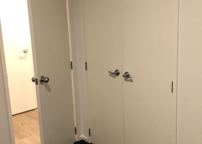  at 2/9 The Avenue, Albany, North Shore City, Auckland