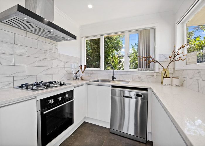  at 2 Glengarry Road, Glen Eden, Waitakere City, Auckland