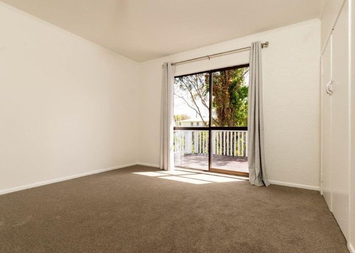  at 6 Gilpin Place, Beach Haven, North Shore City, Auckland