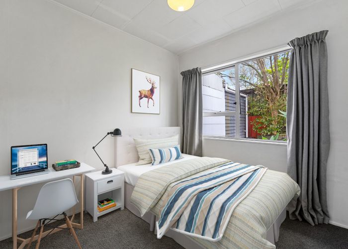  at 2/28 Verbena Road, Birkdale, Auckland