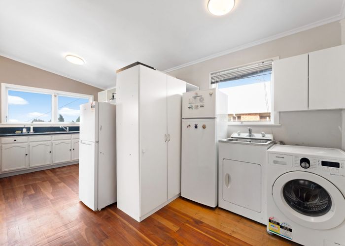  at 6 Merville Avenue, Te Atatu South, Auckland